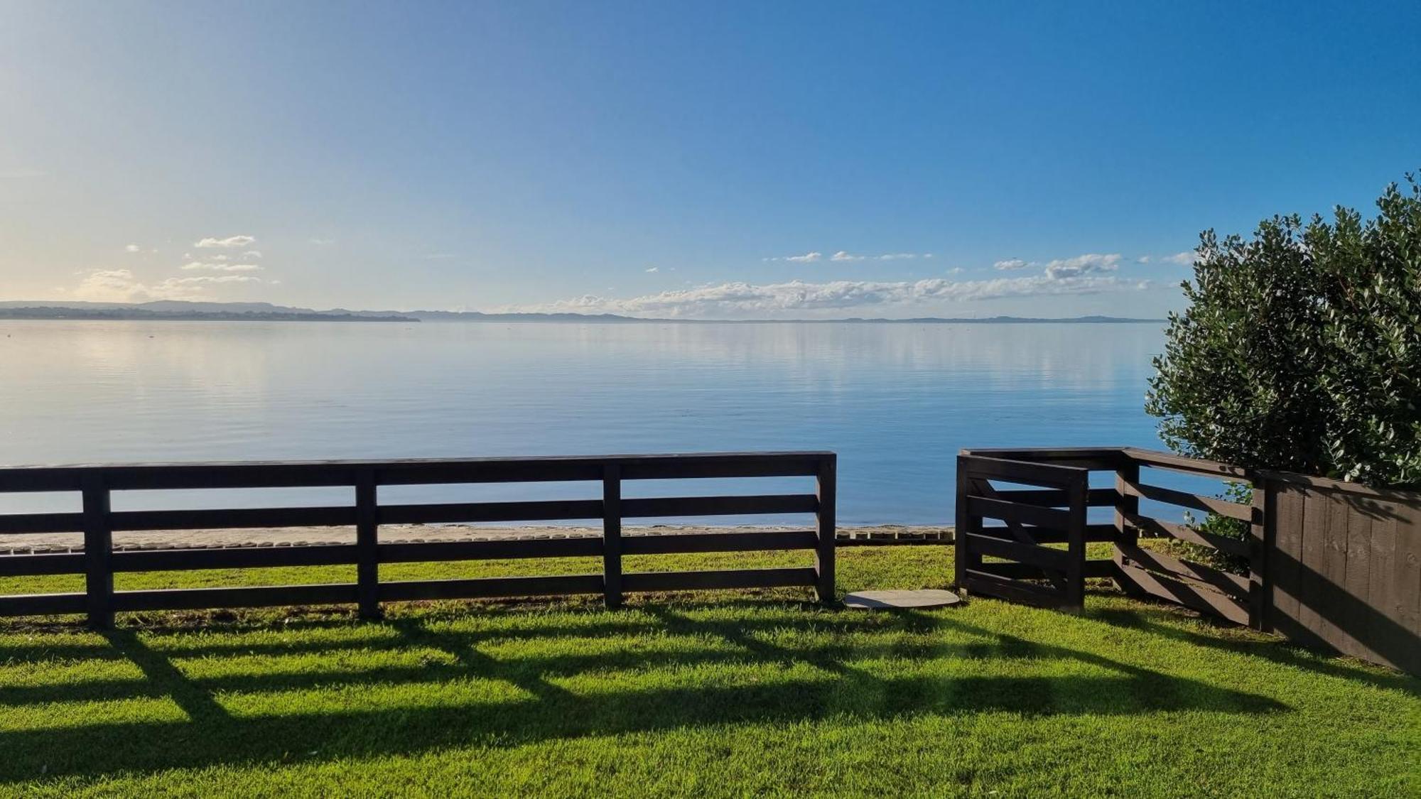 Red Rock Cottage, Beachfront Luxury Clarks Beach Екстериор снимка